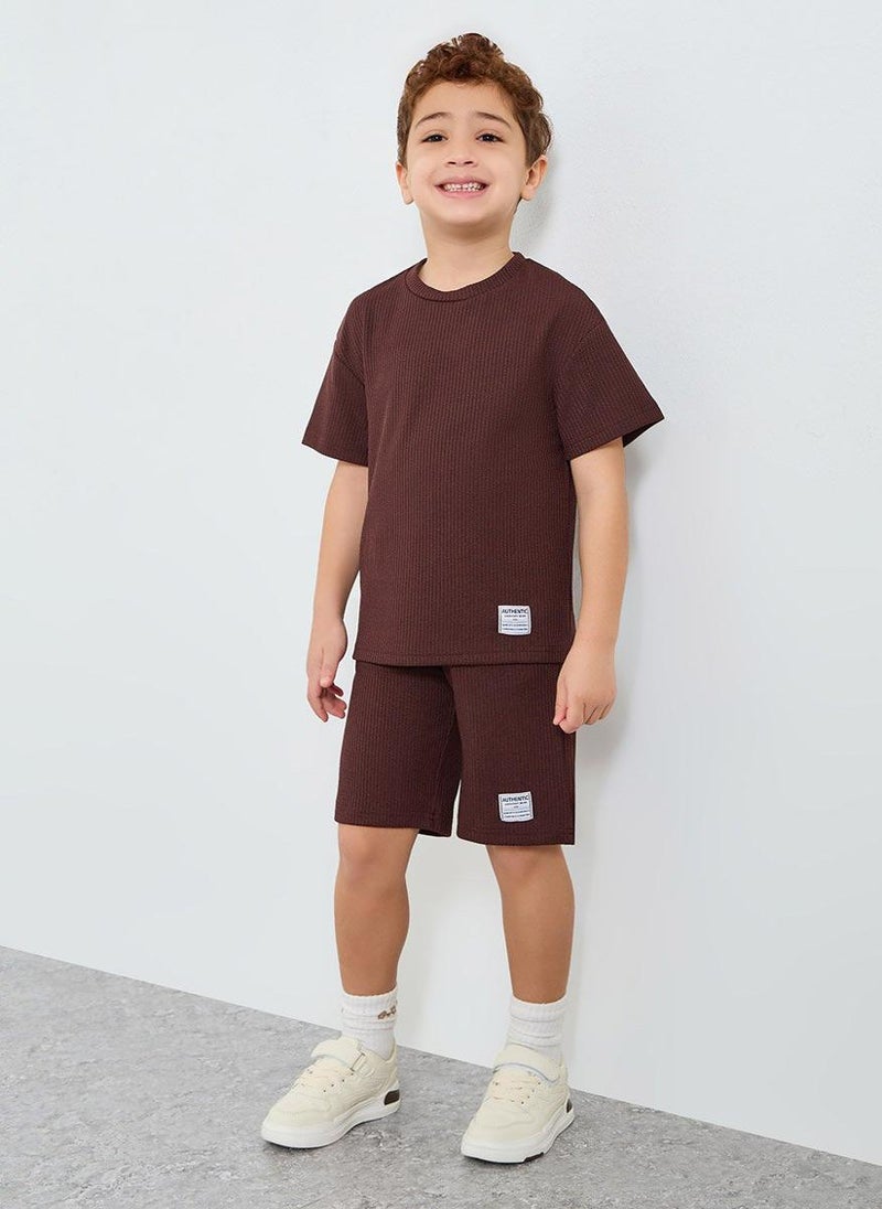 Styli Boys Brown Textured Knit T-Shirt and Shorts Set - Image 1